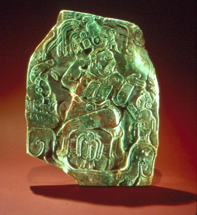 Placa que representa a un rey con cortesanos de Mayan